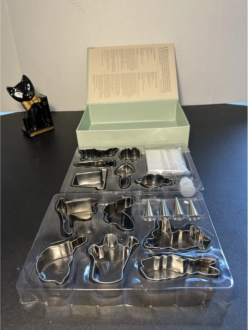 NIB Williams Sonoma 2020 Peter Rabbit Cookie Baking Kit 27 Piece Set, 7.5x10”